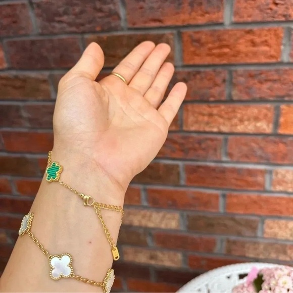 Malachite Alhambra 18K Gold Stainless Steel Waterproof Bracelet - Picture 6 of 9